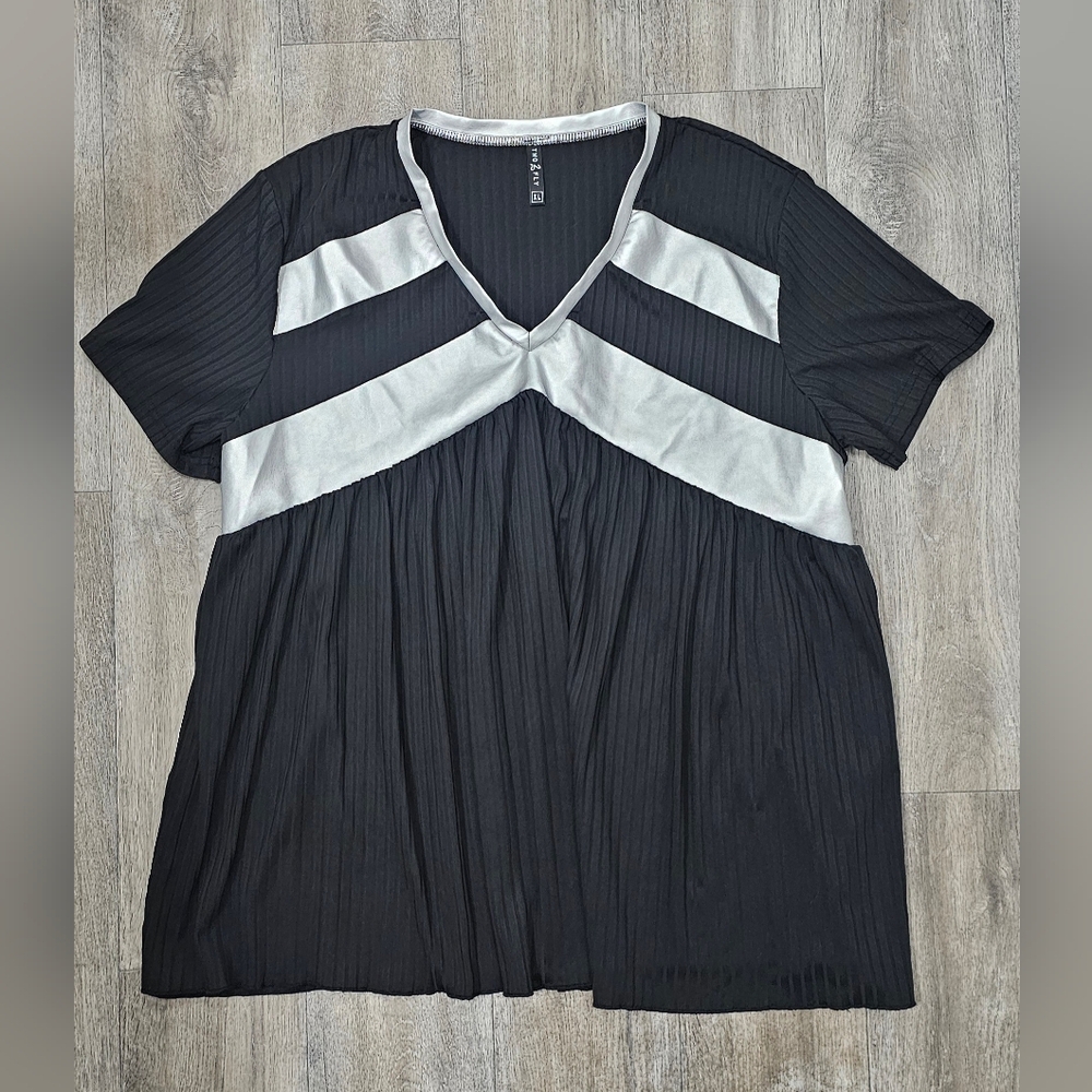 Two 2 Fly Black & Silver Top- Size XL - Picture 1 of 3